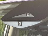 【エマージェンシーブレーキ】走行中に前方の車両等を認識し、衝突しそうな時は警報とブレーキで衝突回避と被害軽減をアシスト。より安全にドライブをお楽しみいただけます。