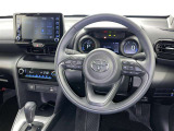 運転席まわりです。 各操作スイッチは使いやすい位置に配置されてます。