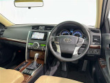 運転席まわりです。 各操作スイッチは使いやすい位置に配置されてます。