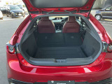 トランクトノカバーがついていますのでトランク内の荷物が外から見えないようになっています。