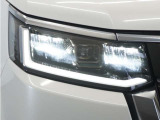 【LEDヘッドライト+デイタイムランニングランプ】主流のLEDヘッドライトに、日中でも他者からの視認性を良くするデイタイムランニングランプ装備!スタイリッシュでかっこよく仕上がっています。