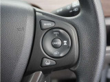 ◆アダプティブクルーズコントロール◆予め設定した車速内でクルマが自動的に加減速。前走車との適切な車間距離を維持しながら追従走行します。【LKAS】車線維持支援システムでステアリング操作を支援。