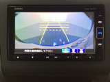 バックでの車庫入れも安心です! リアカメラが付いているバックモニター付のナビを装備しております。操作線もついており距離感も画面から確認できます。