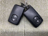 手荷物が多いときでも、スマートキーをバッグやポケットに携帯していれば、キーを取り出すことなくドアの解錠・施錠ができます
