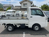 使い勝手の良い、広い荷台で業種を問わず大活躍。 とことん積めて、仕事がはかどります。 豊富なフック。 積載力を高める装備も充実。 大型ゲートハンドルは手袋をしていても握りやすく、頑丈。