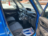 運転しやすいゆったり空間♪前席&hArr;後席の移動がしやすい【センターウォークスルー】です。