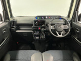 【インパネ】運転のしやすさを最優先に設計された見晴らしの良いフロントビュー。車両間隔が掴みやすく狭い道でも安心♪「安全」と「品質」を最優先に、安心してお乗りいただけるクルマを提供いたします。