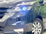 【LEDヘッドライト】悪天候や夜間走行時も良好な視界を確保し安心して運転できる高輝度LEDヘッドライトを装備!点灯速度が早く、消費電力も抑えられています。