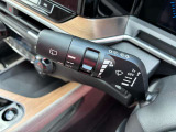 動くタイミングを調整できる間欠式ワイパーは、車速に連動して間欠時間が変化する機能も備えて運転をサポートしてくれます!