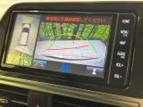 【パノラミックビューモニター】専用のカメラにより、上から見下ろしたような視点で360度クルマの周囲を確認することができます☆死角部分も確認しやすく、狭い場所での切り返しや駐車もスムーズに行えます。