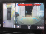 パノラミックビューモニター付きです。車両を上から見たような映像をディスプレイオーディオ画面に表示。運転席からの目視だけでは見にくい、車両周辺の状況をリアルタイムでしっかり確認できます。