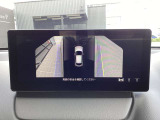 サイドカメラに切り替えると駐車時や狭い道路のすれ違いで、幅寄せ時のサイドの確認も安心です!