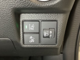 ハンドルの右側にはヘットライトリベライザーとHondaセンシング用のメインスイッチがついています。ヘッドライトリベライザーは道路状況や積荷の加重に応じてライトの高さを調節できます。