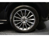 メルセデスの認定中古車「サーティファイドカー」では、万一お車が故障した場合も、ご購入後1年間もしくは2年間※は走行距離にかかわらずメルセデス・ベンツ正規サービスネットワークで無料修理いたします