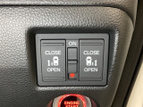 リアドアは乗り降りに便利な両側電動スライドドアです。また運転席に座っていながらスイッチ操作で自在にスライドドアを開け閉めできます。