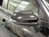 対向車や歩行者が認識しやすいサイドターンランプ付カラードドアミラー