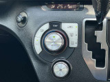 オートエアコンで車内快適♪ご希望の温度に設定すれば風向きや風量を自動で調整してくれますよ!