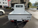 室内展示場を完備しておりますので、天候の悪い日でもゆっくりと車両をご覧下さい。