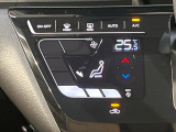 【タッチパネル式オートエアコン】一度お好みの温度に設定すれば、車内の温度を検知し風量や温度を自動で調整。暑い&hellip;寒い&hellip;と何度もスイッチ操作をする必要はありません。快適な車内空間には必須の機能ですね♪