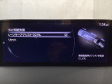 ハンドル操作をアシストすることにより車線からの逸脱回避を支援します。