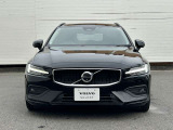 北欧流のラグジュアリーを体現したV60。伝統的なスカンジナビアン・デザインを継承しながら、躍動感にあふれ優雅な雰囲気を身にまとう、新しい潮流を具現化したスタイリングです。
