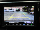 バックカメラの画像です。ガイドラインがスムースな車庫入れをサポートいたします!車庫入れの安心感がアップしますね☆
