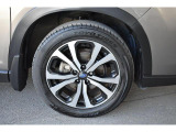 純正18インチアルミホイル/タイヤサイズは225/55R18です