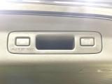 【パワーバックドア】スマートキーや運転席のボタンを押すだけでリアゲートが自動で開閉します!荷物を持っている時や、高い位置にあるバックドアを閉める際に便利な機能です♪