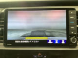 【バックカメラ】運転が苦手な方も車庫入れラクラクです!ギアをリバースに入れれば自動的に切り換わりますので、面倒な操作は不要です♪狭い駐車場もお車を傷つけず安心ですね!