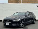 北欧流のラグジュアリーを体現したV60。伝統的なスカンジナビアン・デザインを継承しながら、躍動感にあふれ優雅な雰囲気を身にまとう、新しい潮流を具現化したスタイリングです。