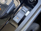 信号待ちなどでブレーキから足を離しても停車を維持してくれるオートブレーキホールド。アクセルを踏むとブレーキが解除され発進が可能です。