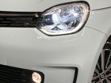 ●LEDヘッドライト:夜間走行時も良好な視界を確保し安心して運転できる高輝度LEDヘッドライトを装備!点灯速度が早く、消費電力も抑えられています。