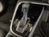 「e:HEV」は、モーター走行を中心にしながら電気エネルギーやエンジン動力を最も効率よく使い分けることができる賢いハイブリッドシステムです。サイドブレーキはスイッチ操作の電子制御パーキングブレーキです
