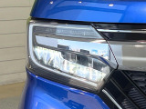 【LEDヘッドライト】悪天候や夜間走行時も良好な視界を確保し安心して運転できる高輝度LEDヘッドライトを装備!点灯速度が早く、消費電力も抑えられています。