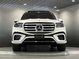 フロントグリル中央に大きく輝くスリーポインテッドスター。メルセデスベンツならではのステータスを強く感じる事ができます