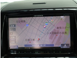 『1台』のお車に対して、3名体制で日々議論を重ね仕入れを行っております。