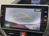 【バックカメラ】駐車時に後方がリアルタイム映像で確認できます。大型商業施設や立体駐車場での駐車時や、夜間のバック時に大活躍!運転スキルに関わらず、今や必須となった装備のひとつです!
