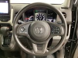 ハンドルにHondaセンシング系のクルーズコントロールやレーンキープアシストなどのスイッチと、オーディオの操作スイッチが装備されています。ハンドルから手を離さず安全に操作できます。