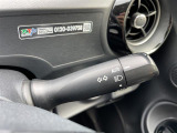 【オートライト(AUTO)】外の明るさをシステムが感知して、自動でヘッドライトが点灯します。ヘッドライトをつけ忘れを防ぐ便利機能です。