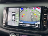 車を真上から見ているように、周囲の状況を把握しながら安心して駐車が行えるアラウンドビューモニター装備!