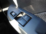 ビジネスカーでも快適装備は外せません。運転席&助手席はパワーウインドウです。(挟み込み防止機能付き)。