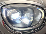 ●アダプティブLEDヘッドライト:夜間走行時も良好な視界を確保し安心して運転できる高輝度LEDヘッドライトを装備!点灯速度が早く、消費電力も抑えられています。