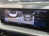 【アラウンドビューモニター】バックカメラに加え、360度のカメラで駐車も楽々。駐車が苦手な方でも安心してお乗りいただけます。