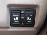 狭い駐車場や壁際でもドアをぶつける心配が少なく開けられる両側スライドドアです。両側共に電動で、開閉操作も楽々です!