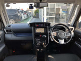 【運転席・インパネまわり】ハンドル・シート・フロアーなど隅々までプロによるクリーニング済み☆彡キレイな車内でドライブが一層快適にお楽しみいただけます!!