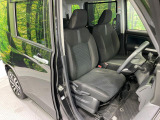 運転席まわりには十分なスペースがあり、大柄な方でもゆったり運転していただける環境です。