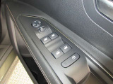 パワーウィンドウはもちろん全窓AUTO開閉機能つきなので便利です