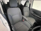 軽自動車とは思えないほど広い後席シートでゆったりとすごせますよ!