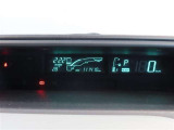 カラーヘッドアップディスプレイ付き。少ない視線移動で情報を確認できるので、運転の疲労軽減に繋がりますよ♪