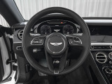 ステアリング周りにボタンを集約し、運転に集中できる構造となっております。